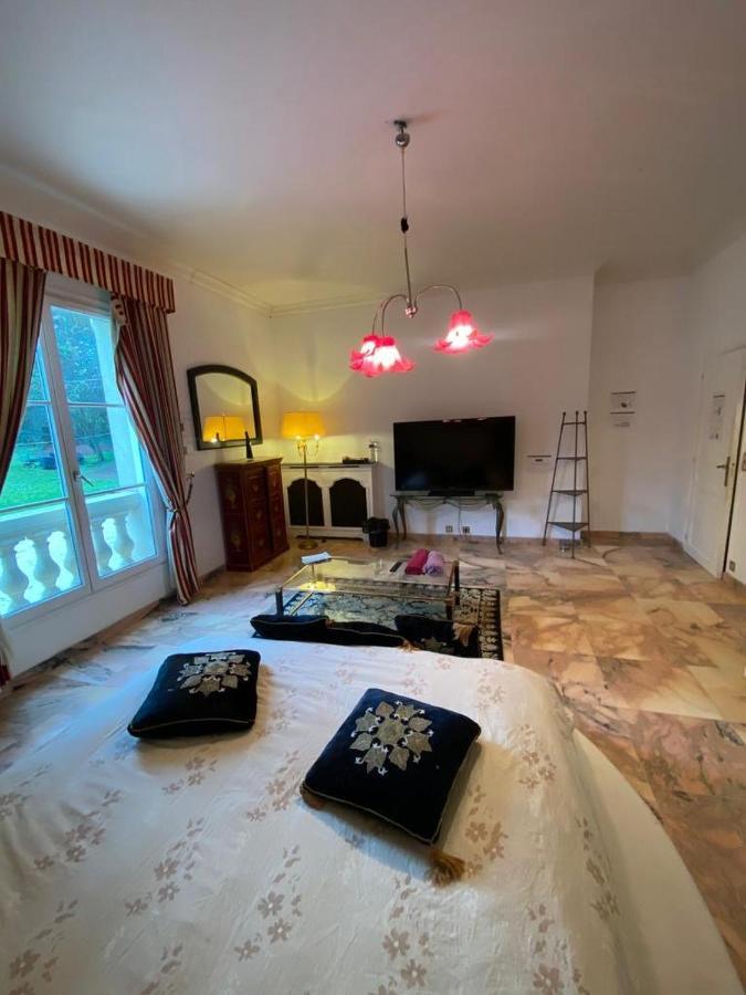 Bed and Breakfast La Demeure D'Iris Буживаль Экстерьер фото