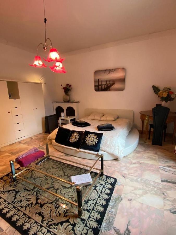 Bed and Breakfast La Demeure D'Iris Буживаль Экстерьер фото